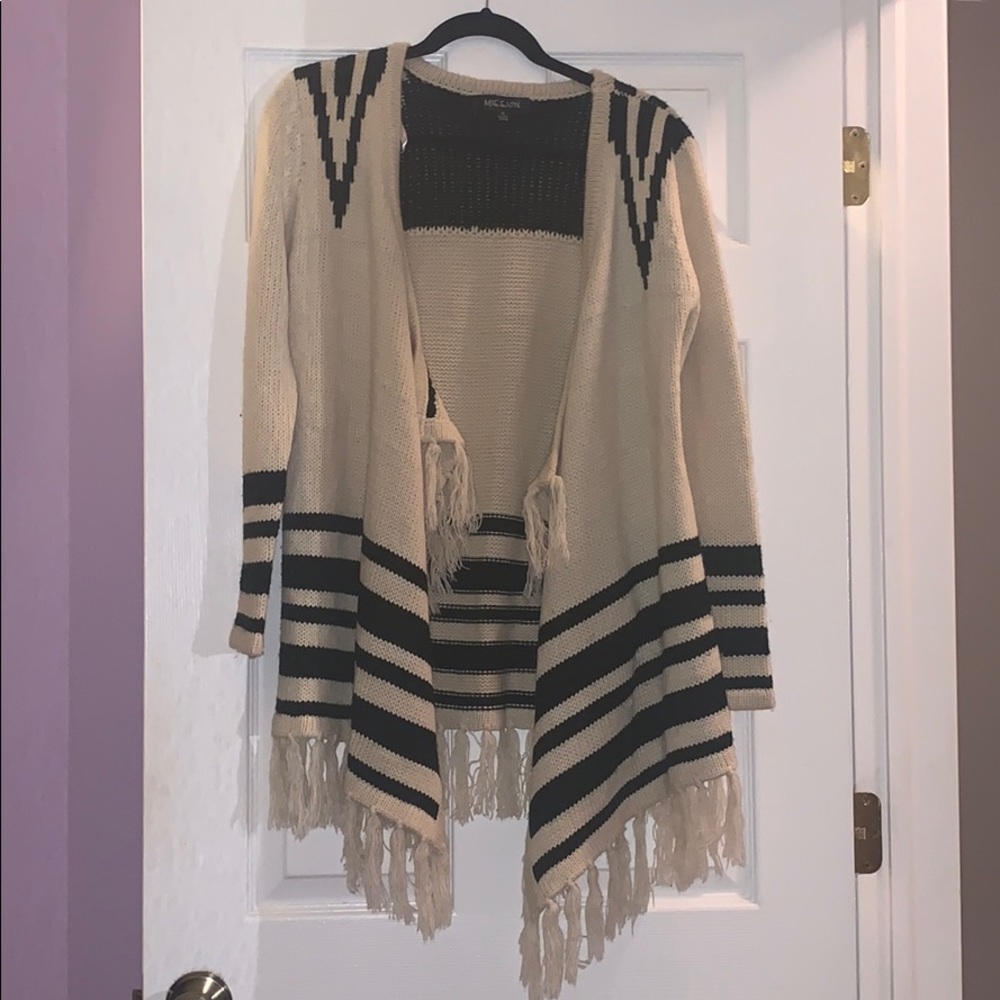 Fringe detail sweater